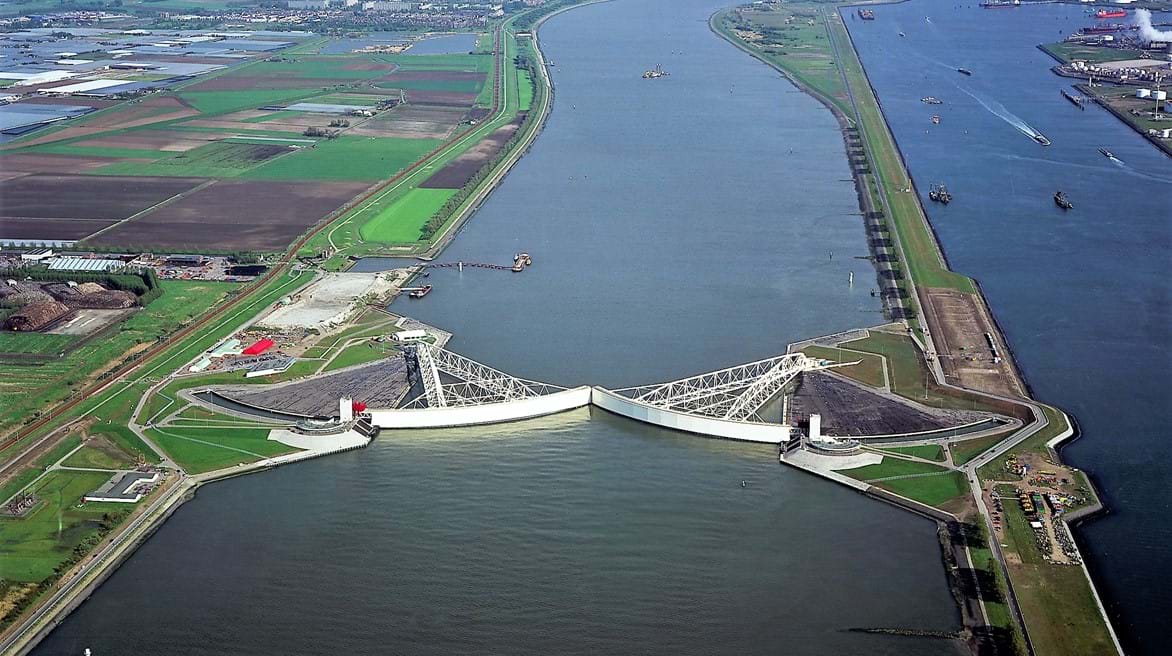 Maeslantkering bij Hoek van Holland